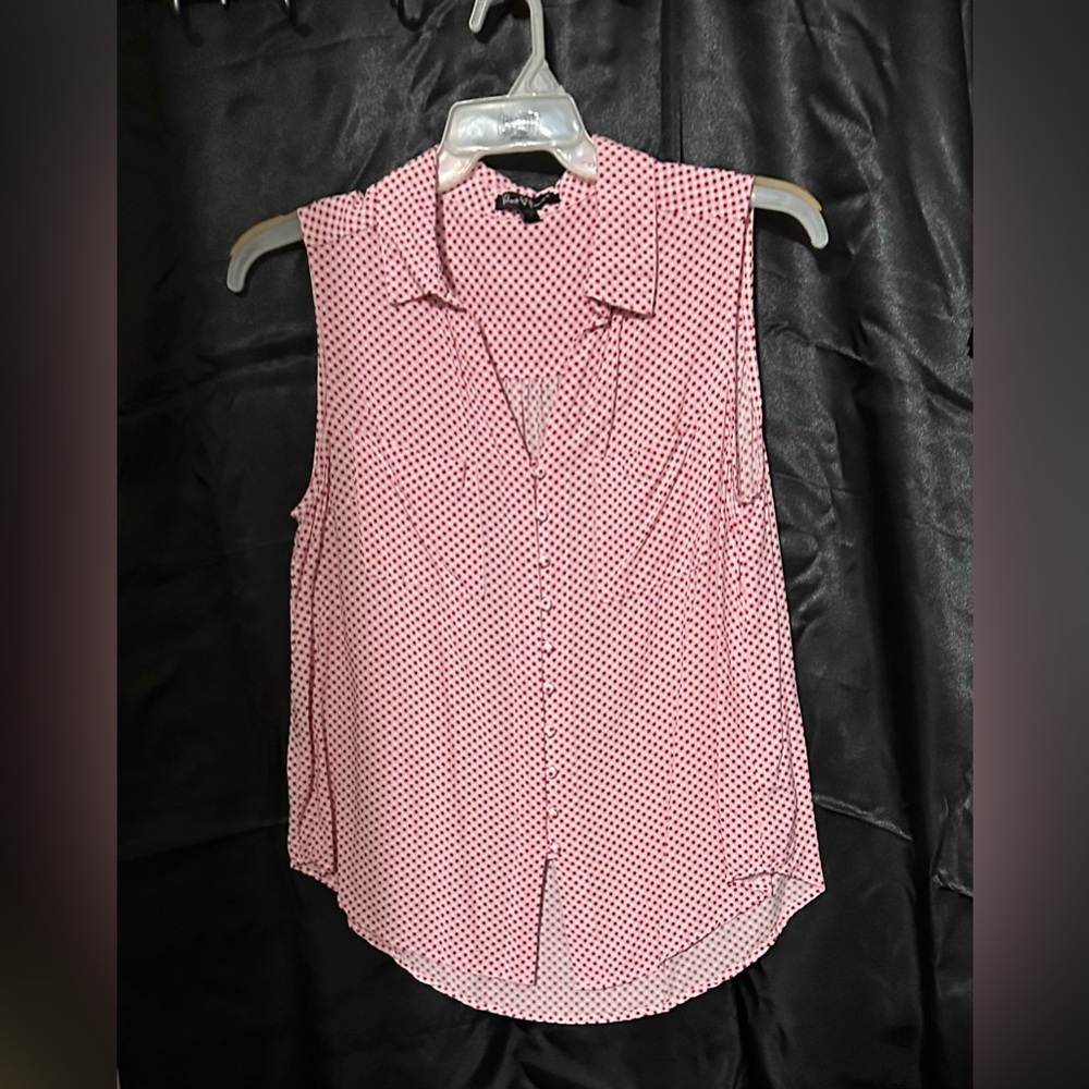 Women’s sleeveless button up blouse